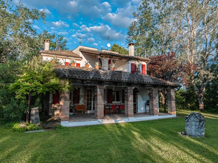 Casa con 11 locali in vendita in Rimini