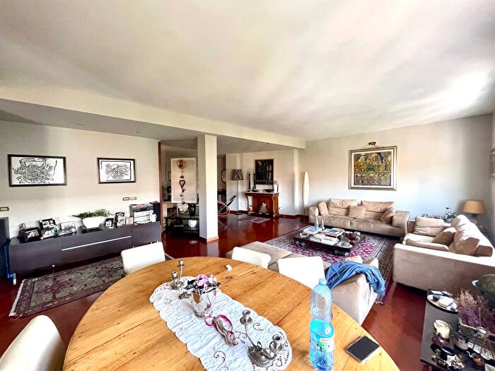 Appartamento con 7 locali in vendita in Piazza Europa Cosenza, Cosenza