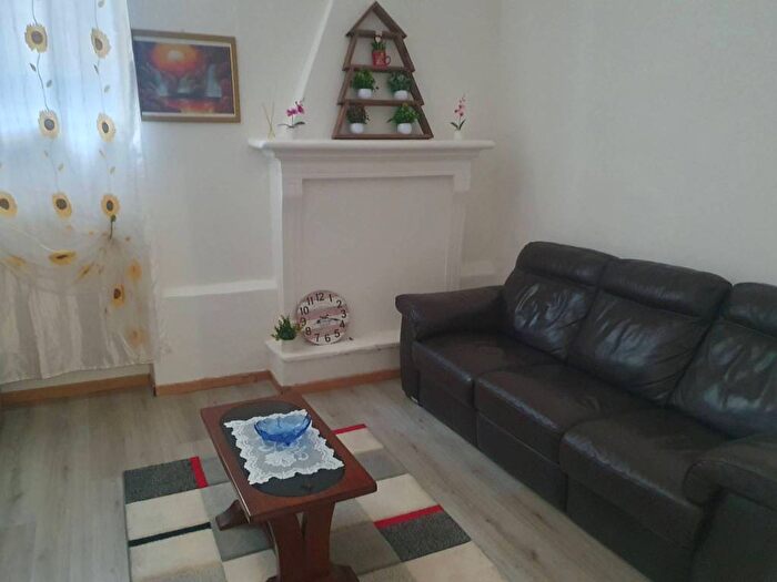 Appartamento trilocale in affitto in Centro, Angera