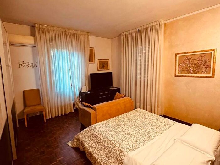 Appartamento quadrilocale in affitto in Via Castello San Felice A, Valdonega, Verona