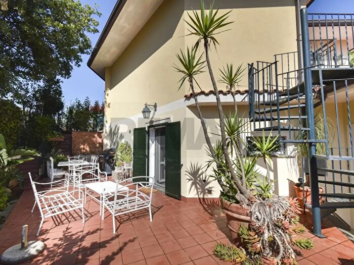 Casa con 6 locali in vendita in Via Salto della Monaca G, Zafferana Etnea