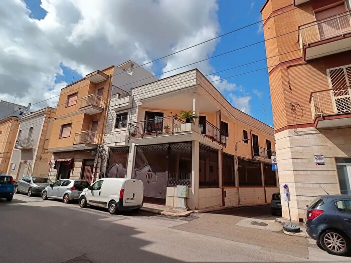 Casa quadrilocale in vendita in Via De Marinis, Bari