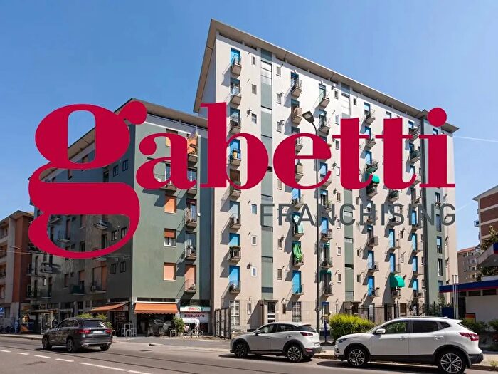 Appartamento trilocale in vendita in Via delle Forze Armate, Milano