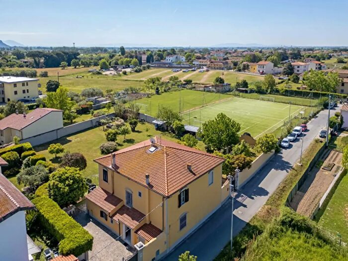 Casa con 10 locali in vendita in San Giuliano Terme