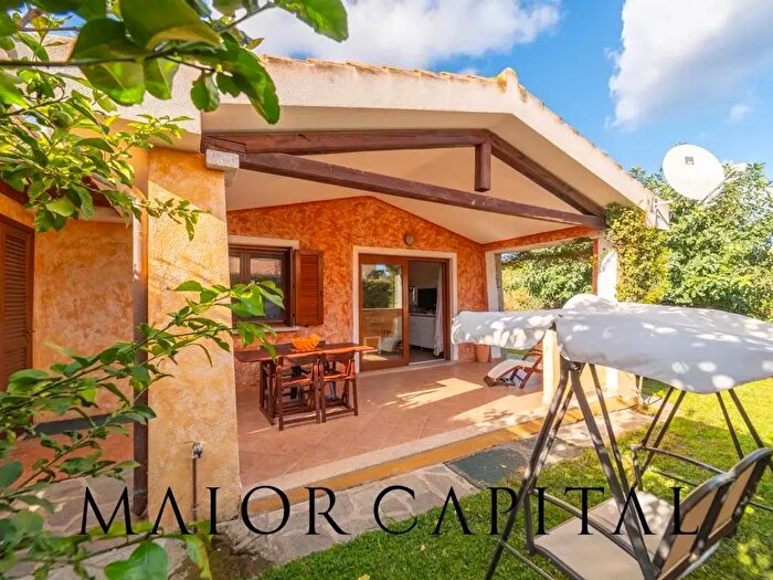 Casa con 6 locali in vendita in Olbia