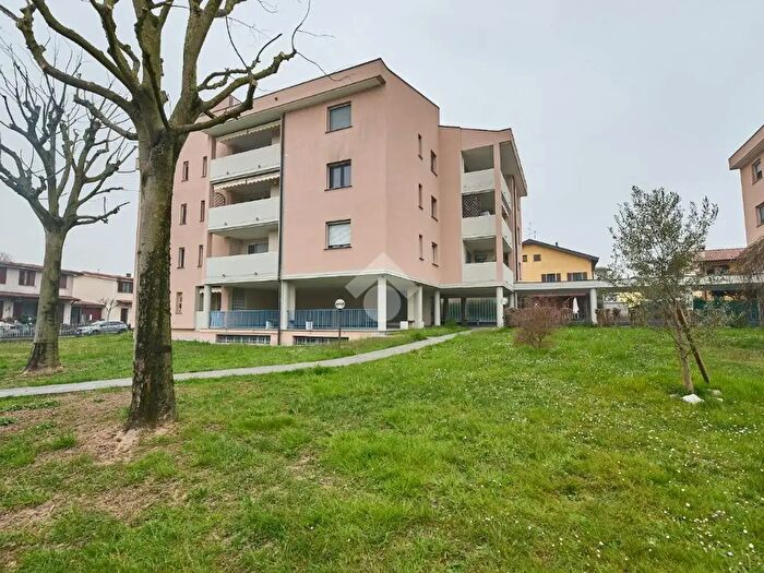 Appartamento trilocale in vendita in Via della Pace, Zelo Buon Persico