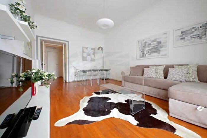 Appartamento trilocale in vendita in Via Mecenate, Roma