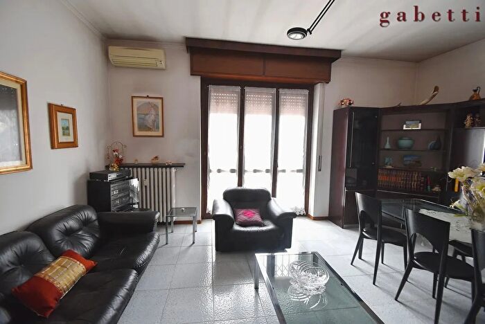 Appartamento trilocale in vendita in Via Palli, Magenta