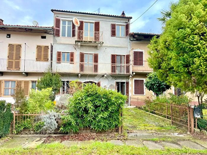 Casa con 9 locali in vendita in Borgata Besolo, Aramengo