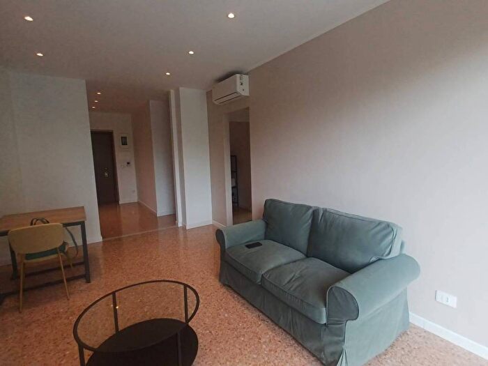 Appartamento trilocale in affitto in Via Adolfo Omodeo, Gallaratese, Milano