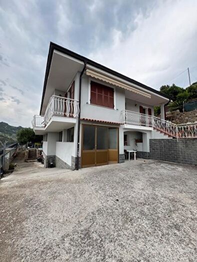 Casa con 6 locali in vendita in San Biagio Della Cima