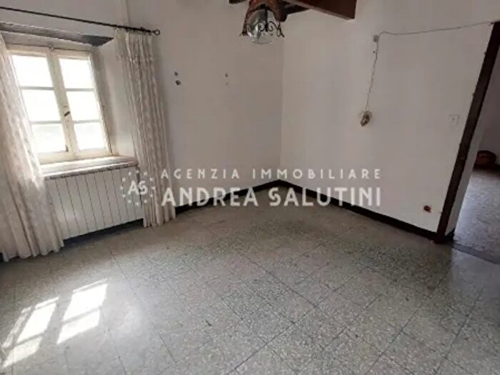 Casa con 6 locali in vendita in Buti