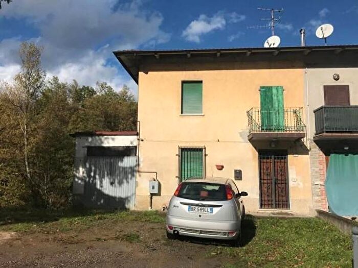 Appartamento con 6 locali in vendita in Via San Michele SNC, Polinago