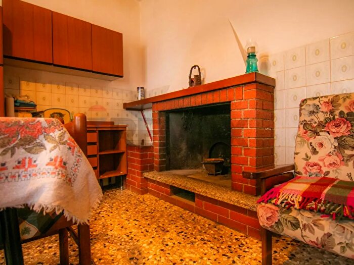 Casa trilocale in vendita in Frazione San Giovanni, Fabriano