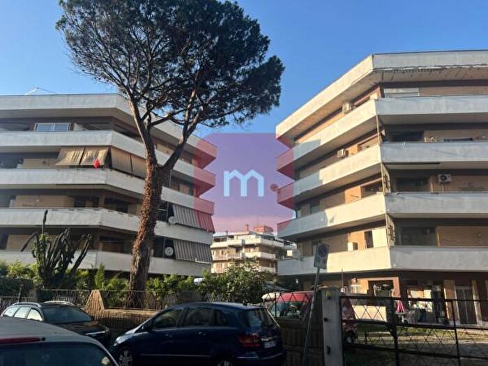 Appartamento trilocale in vendita in Via La Spezia, Pomezia