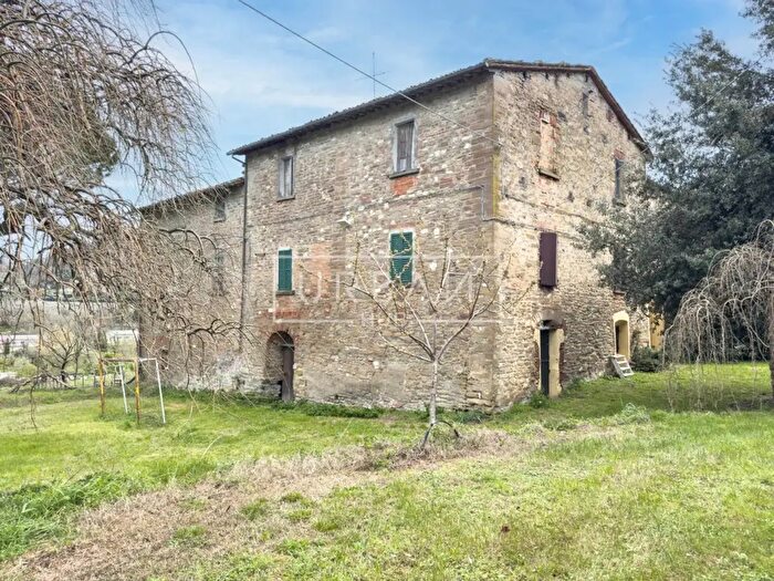 Casa con 8 locali in vendita in Modigliana
