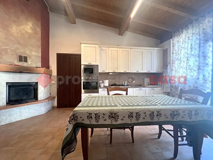 Casa con 9 locali in vendita in Via Roma, Salizzole