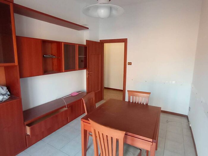 Appartamento trilocale in affitto in Via Alfredo Calzolari, Bolognina, Bologna