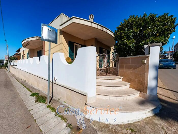 Casa con 7 locali in vendita in Via Supersano, Casarano