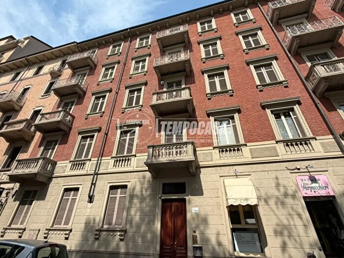 Appartamento con 5 locali in vendita in Corso Svizzera, Torino