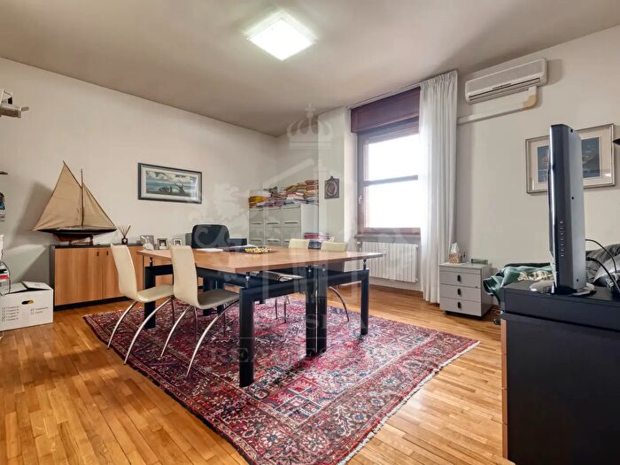 Appartamento con 5 locali in vendita in Viale Angelo Masini, Bologna