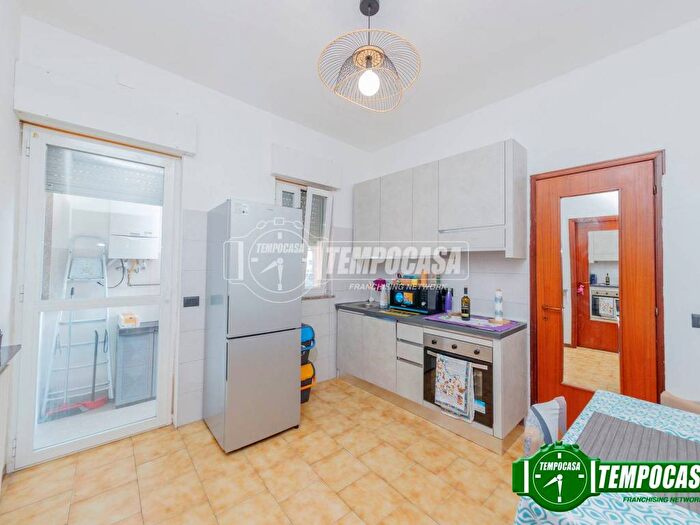 Appartamento bilocale in affitto in Via Giuseppe Garibaldi, Centro, Pero