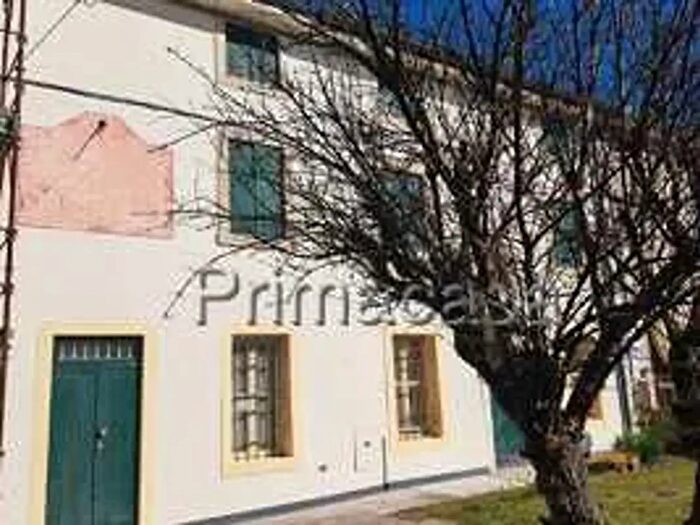 Casa con 5 locali in vendita in Via Cavour, Villafranca Di Verona