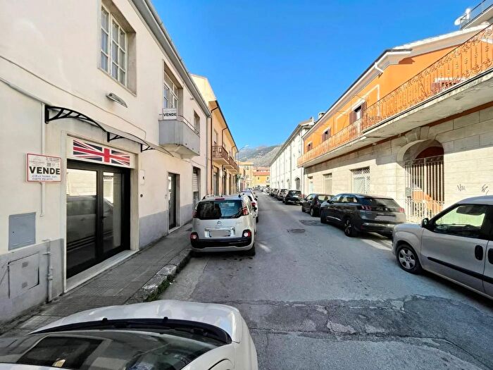 Casa con 8 locali in vendita in Via della Repubblica Sora Frosinone, Sora