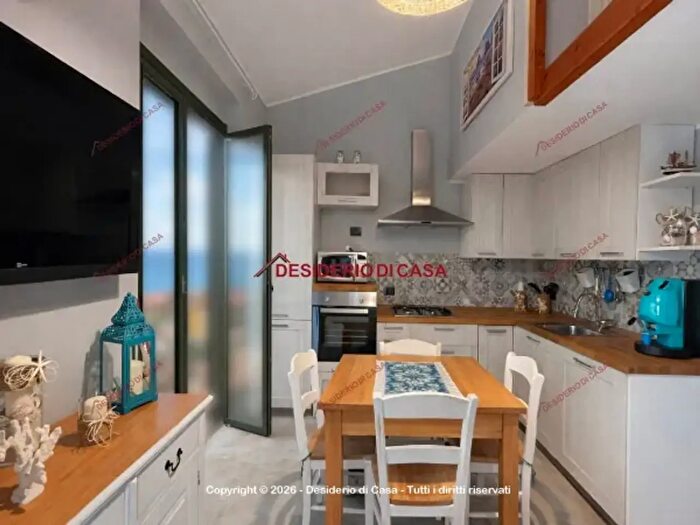 Casa quadrilocale in vendita in Viale Himera, Campofelice Di Roccella