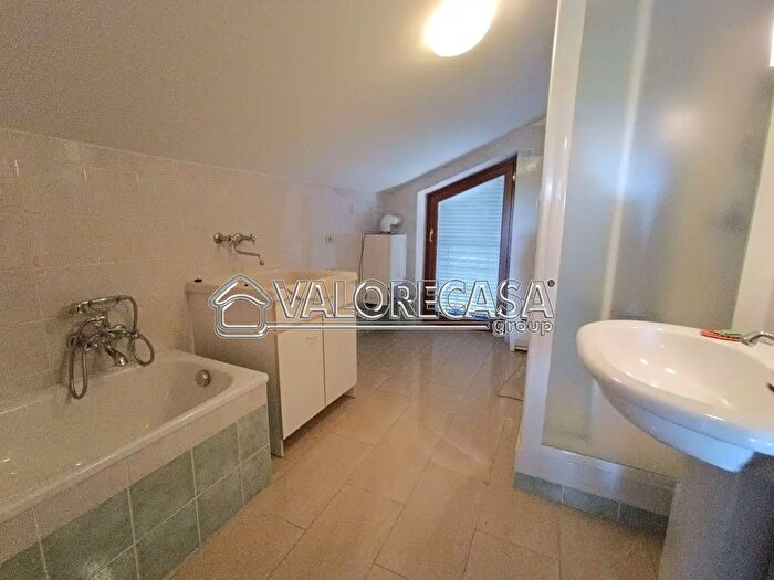 Casa con 10 locali in vendita in Via Prataporci, Roma