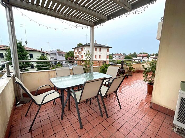 Appartamento con 5 locali in vendita in Via Giacomo Zanella Treviso, Treviso