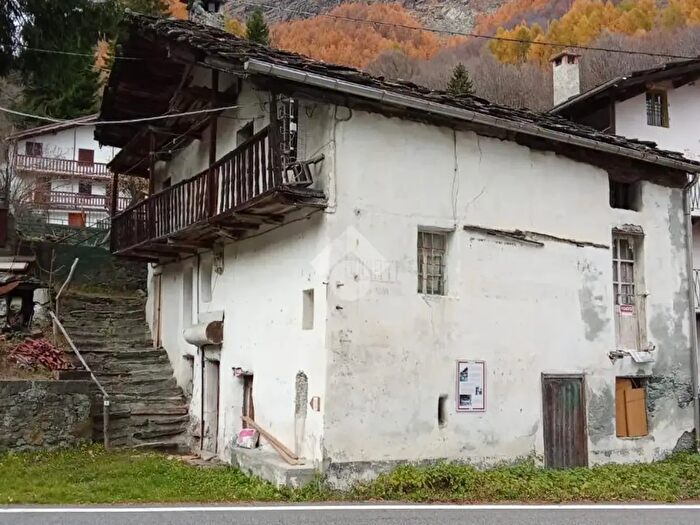 Casa con 6 locali in vendita in Via Molette, Balme