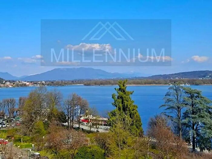 Appartamento con 5 locali in vendita in Via Corso Repubblica, Arona