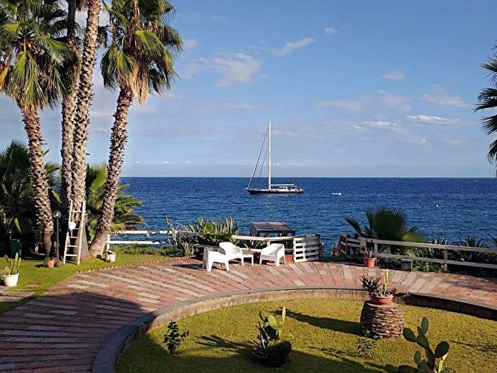 Appartamento bilocale in affitto in Via Livorno, Aci Trezza, Aci Castello