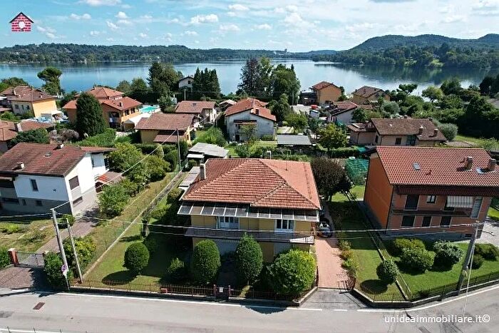 Appartamento in vendita in Cadrezzate con Osmate Varese Lombardia Italia, Cadrezzate con Osmate