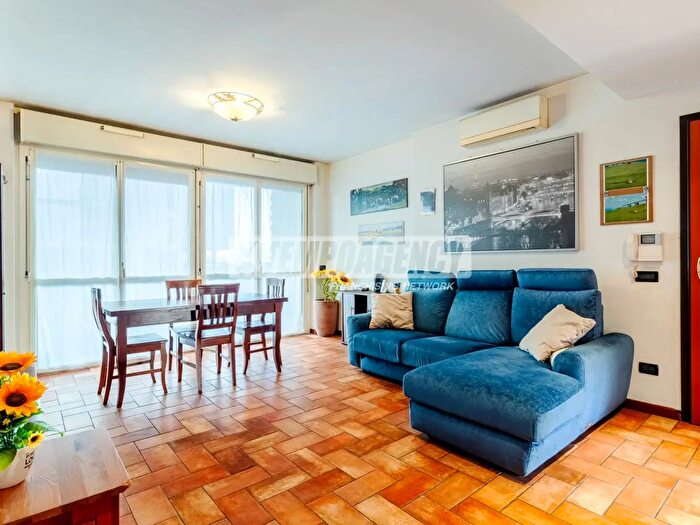 Appartamento trilocale in vendita in Via del Futurismo, Milano