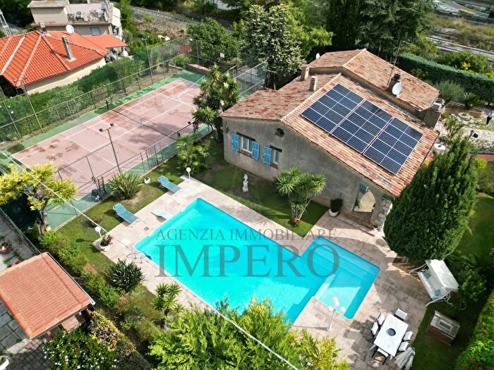 Casa con 6 locali in vendita in Via Gallardi, Ventimiglia