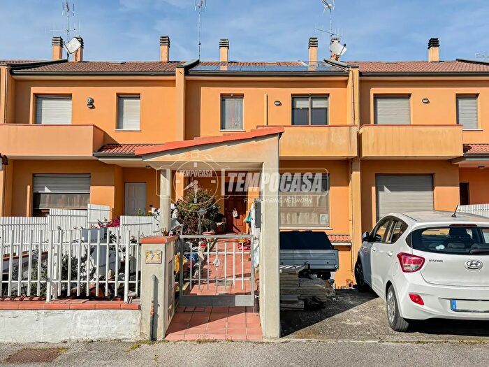 Appartamento quadrilocale in vendita in Piazza Angelina Pirini, Cesenatico