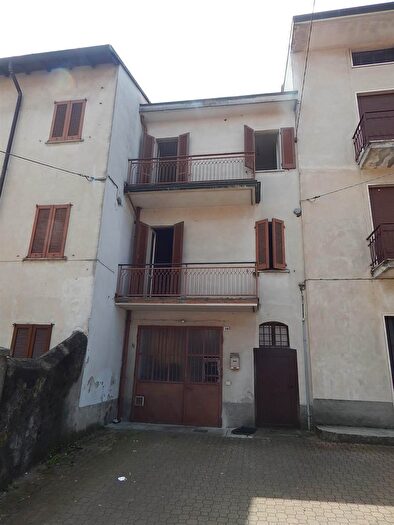 Casa con 5 locali in vendita in Renate