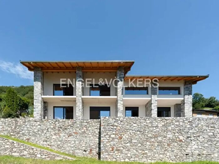 Casa con 6 locali in vendita in Gravedona ed Uniti