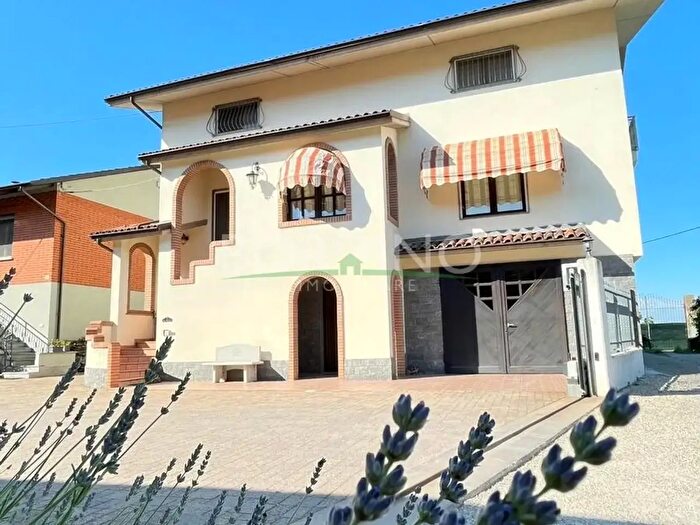 Casa con 6 locali in vendita in Via Adele Alfieri Snc, Magliano Alfieri