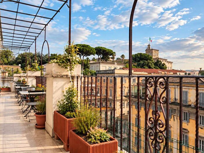 Casa trilocale in affitto in Barberini, Roma