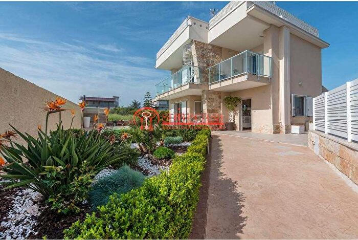 Casa con 5 locali in vendita in Via Alberolongo, Trani