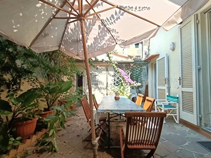 Casa con 6 locali in vendita in Viareggio