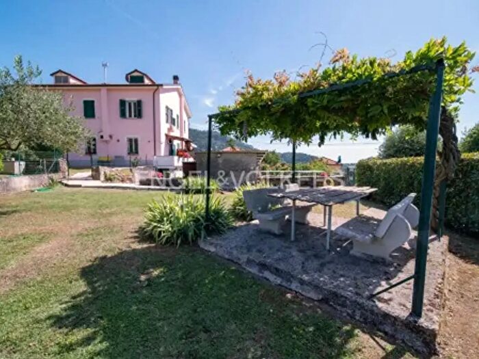 Appartamento trilocale in vendita in Via Chiesa, Framura
