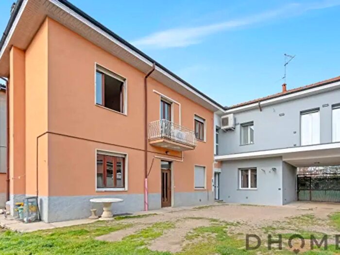 Casa quadrilocale in vendita in Via FFilzi, Saronno