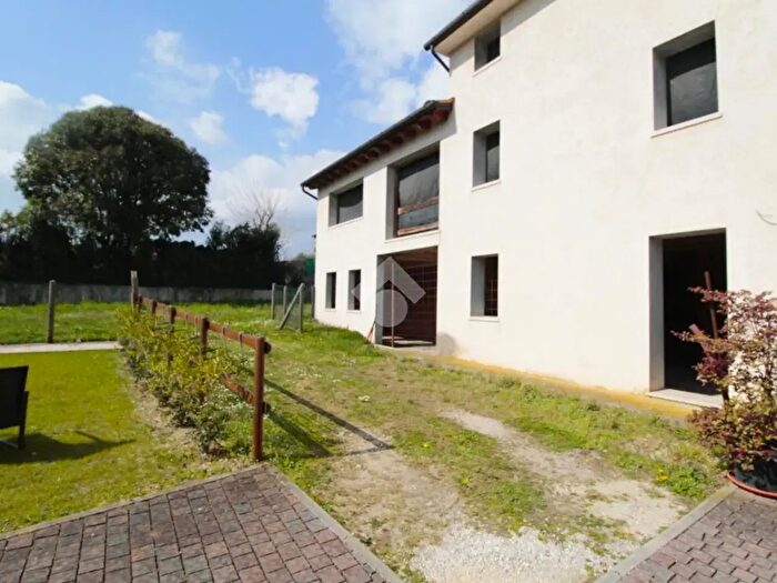 Casa con 5 locali in vendita in Via San Gaetano, Castelcucco