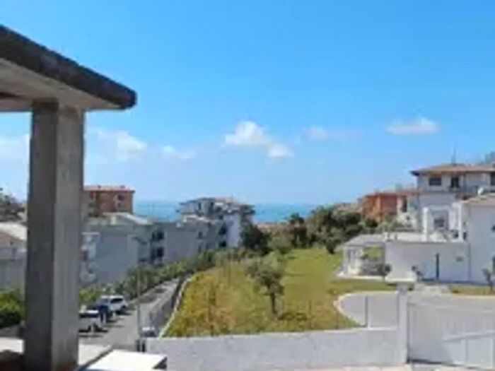 Casa con 6 locali in vendita in Via Giuseppe Pezzotti, Scalea