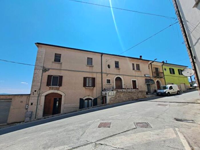 Appartamento con 6 locali in vendita in Via Novembre, Macchiagodena