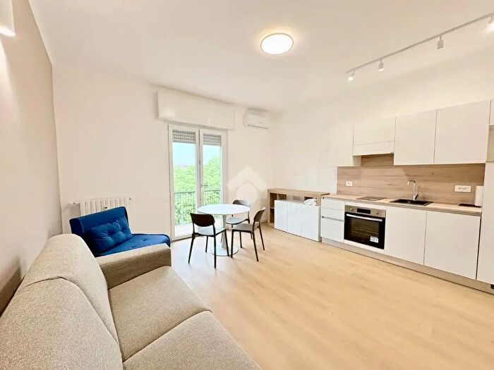 Appartamento monolocale in affitto in Via Rombon, Milano